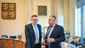 Mimořádné jednání vlády: Ministr financí Zbyněk Stanjura (ODS) a ministr průmyslu a obchodu Jozef Síkela (za STAN) (26.9.2022)