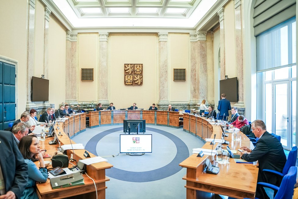 Jednání vlády o pomoci Ukrajině i českým občanům (6.4.2022)