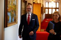 ŽIVĚ: Fialova vláda schválila demisi! Fiala ji předá osobně Pavlovi na Hradě