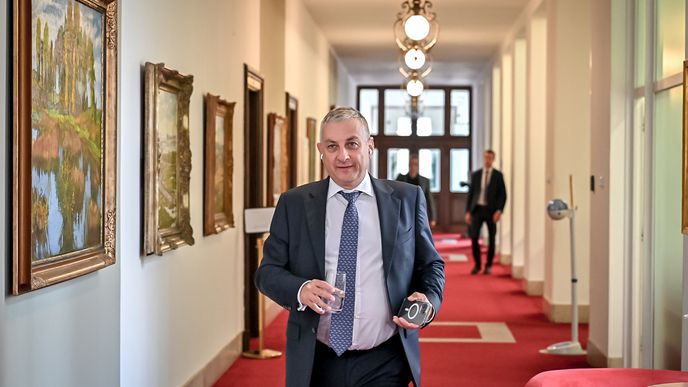 Ministr průmyslu a obchodu J. Síkela na jednání vlády, 31. srpna 2022.