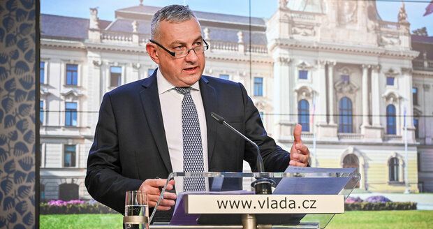 Vláda schválila strop na ceny elektřiny a plynu i pro velké firmy. Síkela: Konečně budou mít jistotu