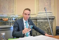 Potíže Bartošova ministerstva: Přijde o miliardu z evropských peněz?! Digitalizace dle studie vázne