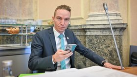 Potíže Bartošova ministerstva: Přijde o miliardu z evropských peněz?! Digitalizace dle studie vázne