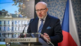 Konec povinné izolace: Covid už nebude považován za nakažlivou nemoc, rozhodla vláda