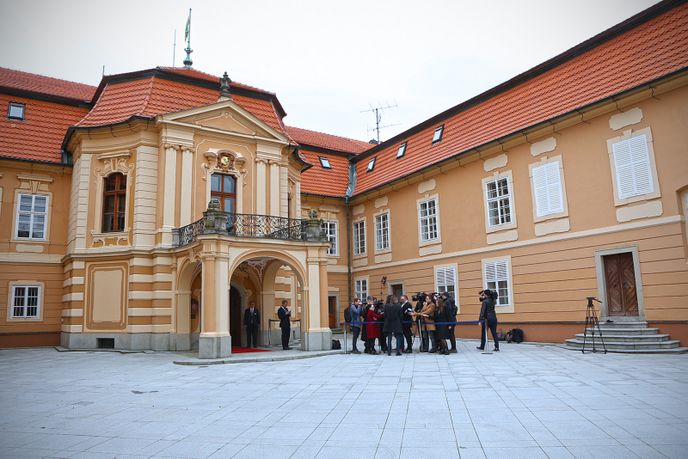 Výjezdní zasedání vlády na zámku Štiřín.