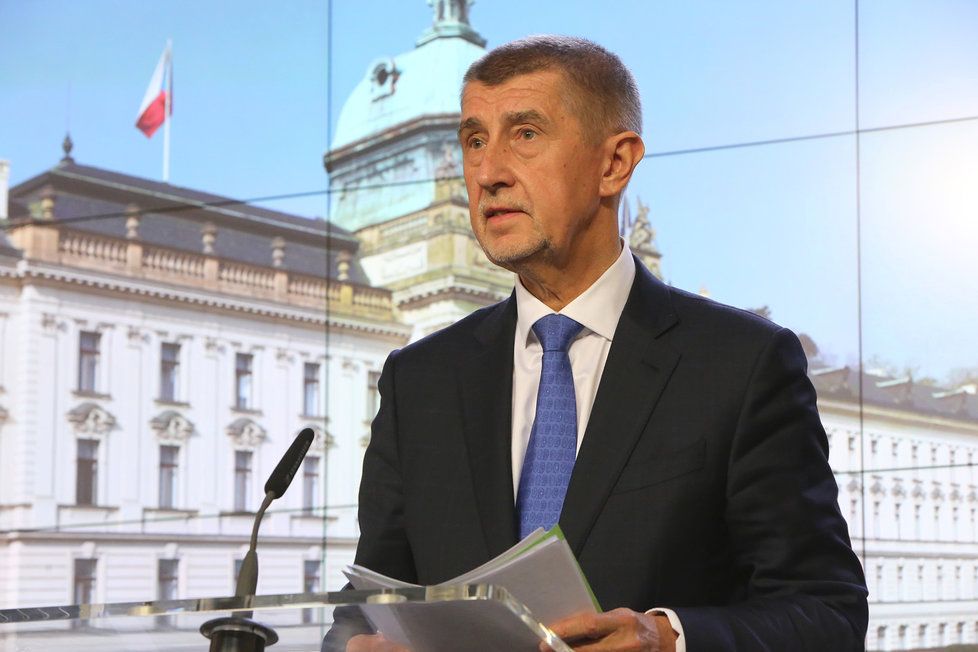 Andrej Babiš (ANO) v záchvatu emocí Miroslavu Kalouskovi (TOP 09) tykal, tvrdil, že rozkradl ministerstvo obrany.