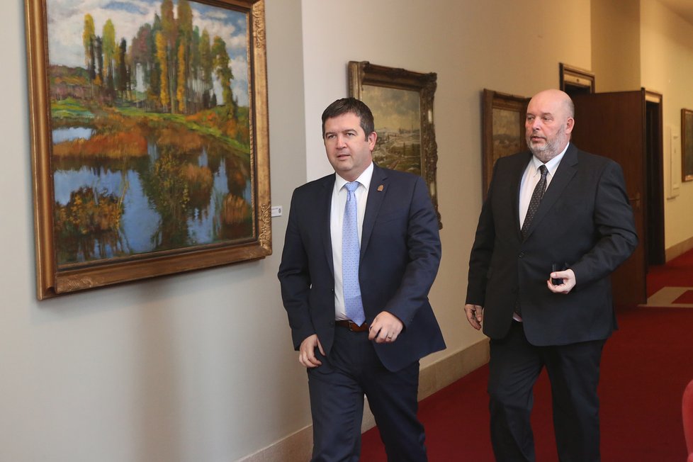 Jan Hamáček a Miroslav Toman (ČSSD) přichází na jednání vlády