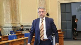 Ministr obrany Lubomír Metnar před jednáním vlády