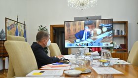 Vláda zpřísnila koronavirová opatření: Premiér Babiš a vicepremiér Havlíček během videokonference (12. 10. 2020)