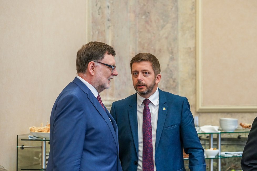 Jednání vlády: Ministr financí Zbyněk Stanjura (ODS) a ministr vnitra Vít Rakušan (STAN) (27.7.2022)