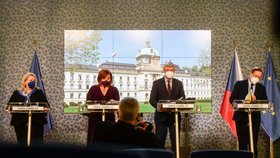 Tisková konference po jednání vlády (12. 4. 2021): Zleva Klára Dostálová, Alena Schillerová, Karel Havlíček a Petr Arenberger (všichni za ANO)