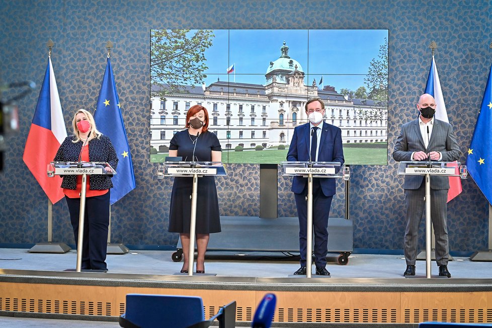 Vládní tiskovka: Ministři Dostálová, Schillerová, Arenberger a Plaga  (26. 4. 2021)