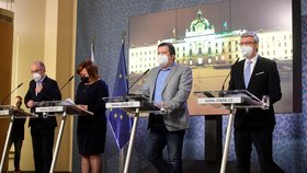 Tisková konference po jednání vlády (22. 2. 2021): Zleva Jan Blatný (za ANO), Alena Schillerová (za ANO), Jan Hamáček (ČSSD) a Karel Havlíček (za ANO)