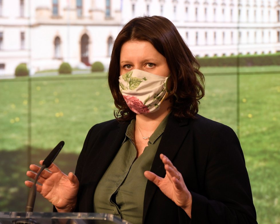 Ministryně práce a sociálních věcí Jana Maláčová (ČSSD) na tiskové konferenci po zasedání vlády 1. dubna 2020 v Praze.