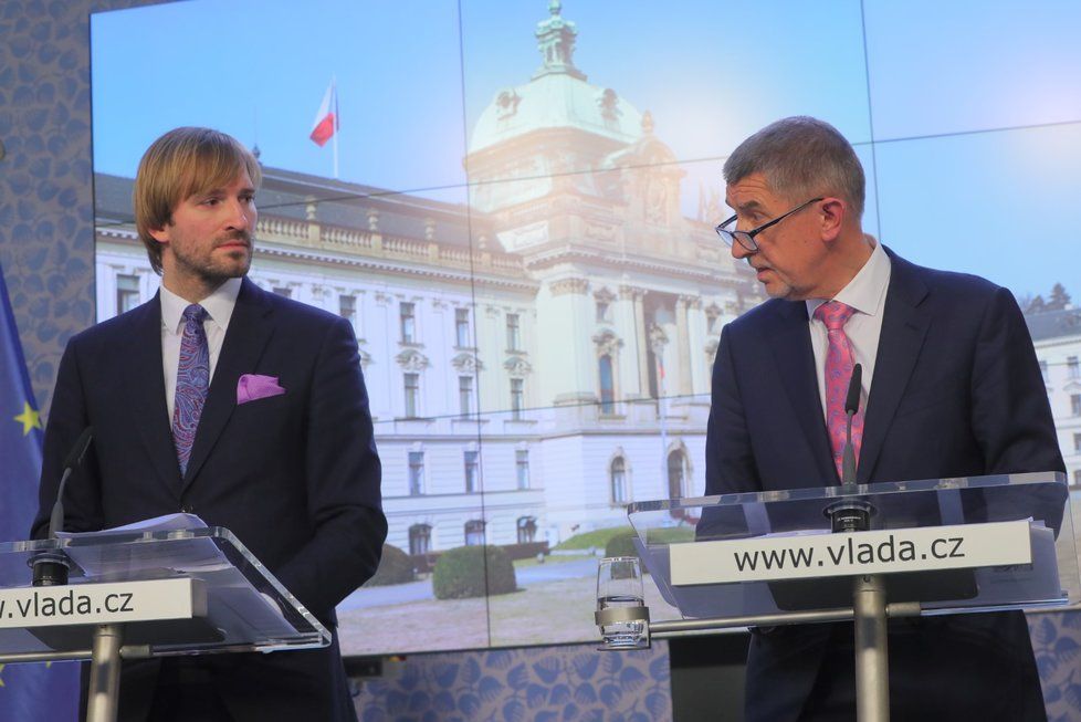 Premiér Andrej Babiš (ANO) a ministr zdravotnictví Adam Vojtěch (za ANO) vystoupili 28. února 2020 v Praze na tiskové konferenci k aktuální situaci v souvislosti s výskytem koronaviru v Evropě.