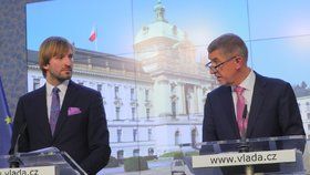 Premiér Andrej Babiš (ANO) a ministr zdravotnictví Adam Vojtěch (za ANO) vystoupili 28. února 2020 v Praze na tiskové konferenci k aktuální situaci v souvislosti s výskytem koronaviru v Evropě.