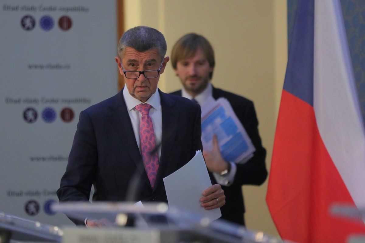 Premiér Andrej Babiš (ANO) a ministr zdravotnictví Adam Vojtěch (za ANO) vystoupili 28. února 2020 v Praze na tiskové konferenci k aktuální situaci v souvislosti s výskytem koronaviru v Evropě.