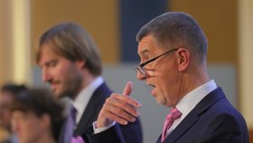Premiér Andrej Babiš (ANO) a ministr zdravotnictví Adam Vojtěch (za ANO) vystoupili 28. února 2020 v Praze na tiskové konferenci k aktuální situaci v souvislosti s výskytem koronaviru v Evropě.