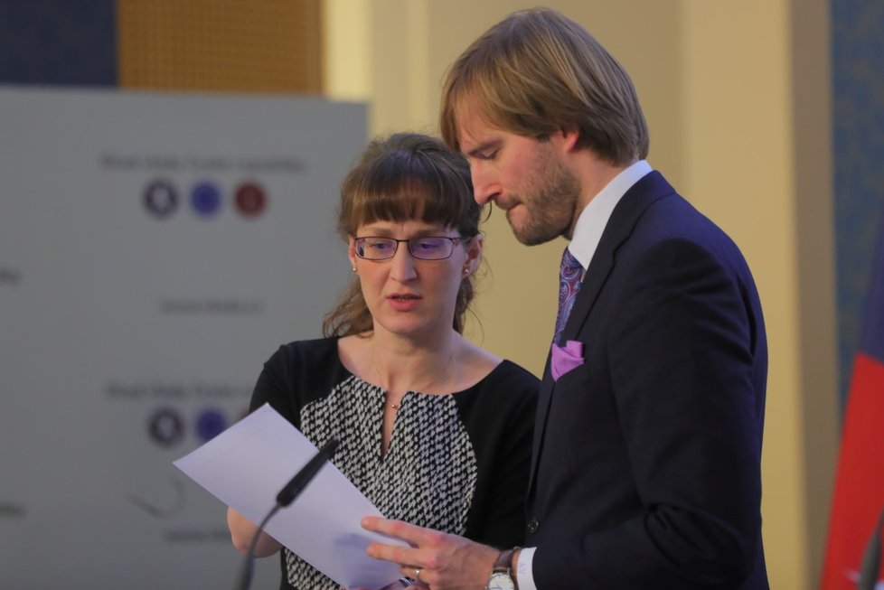 Hlavní hygienička Eva Gottvaldová a ministr zdravotnictví Adam Vojtěch vystoupili 28. února 2020 v Praze na tiskové konferenci k aktuální situaci v souvislosti s výskytem koronaviru v Evropě.