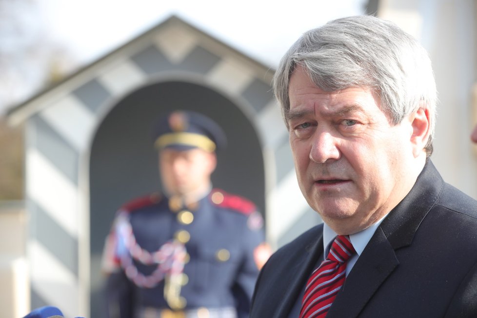 Předseda KSČM Vojtěch Filip jednal s prezidentem Milošem Zemanem v Lánech.