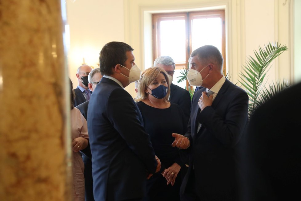 Vláda Andreje Babiše (ANO) na obědě u prezidenta Miloše Zemana (28. 6. 2021): Zleva Jan Hamáček, Alena Schillerová a Andrej Babiš