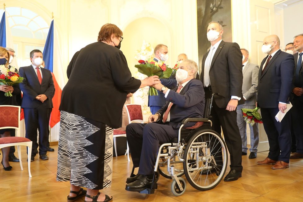 Vláda Andreje Babiše (ANO) na obědě u prezidenta Miloše Zemana (28. 6. 2021): Marie Benešová a Miloš Zeman