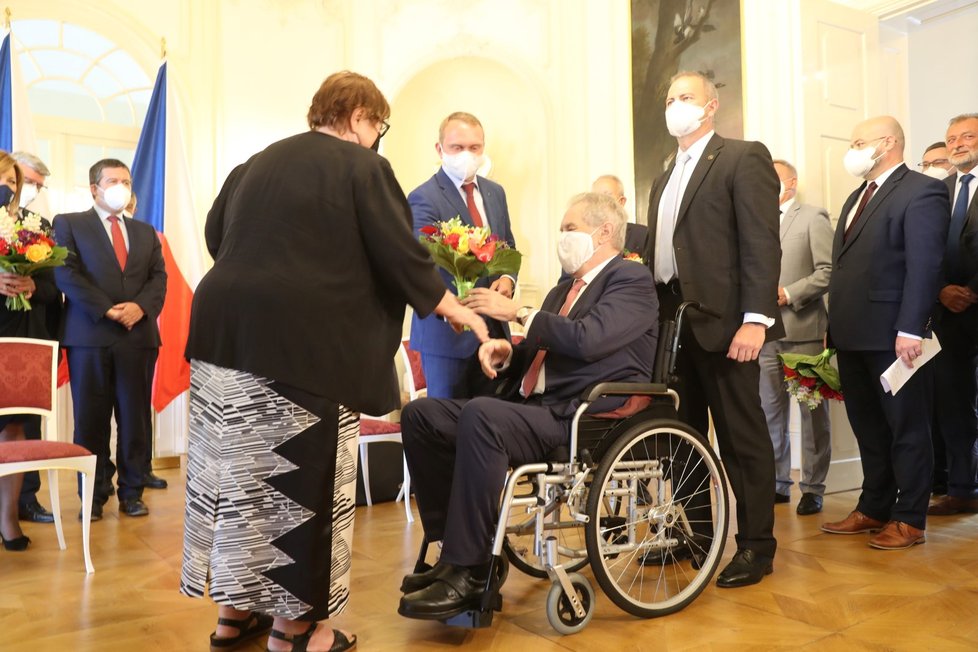 Vláda Andreje Babiše (ANO) na obědě u prezidenta Miloše Zemana (28. 6. 2021): Marie Benešová a Miloš Zeman