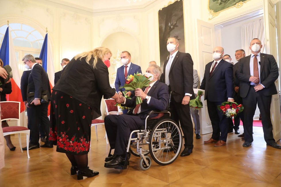 Vláda Andreje Babiše (ANO) na obědě u prezidenta Miloše Zemana (28. 6. 2021): Klára Dostálová a Miloš Zeman