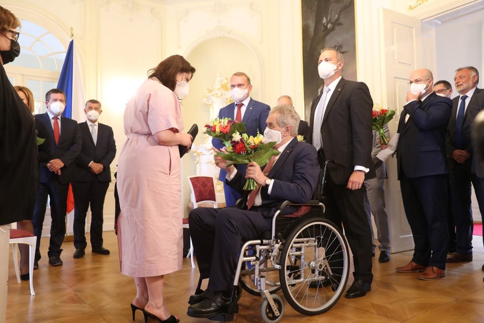 Vláda Andreje Babiše (ANO) na obědě u prezidenta Miloše Zemana (28. 6. 2021): Jana Maláčová a Miloš Zeman