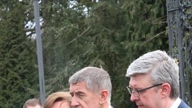 Ministryně financí Alena Schillerová, premiér Andrej Babiš a vicepremiér Karel Havlíček po obědě vlády s prezidentem v Lánech (24. 2. 2020)