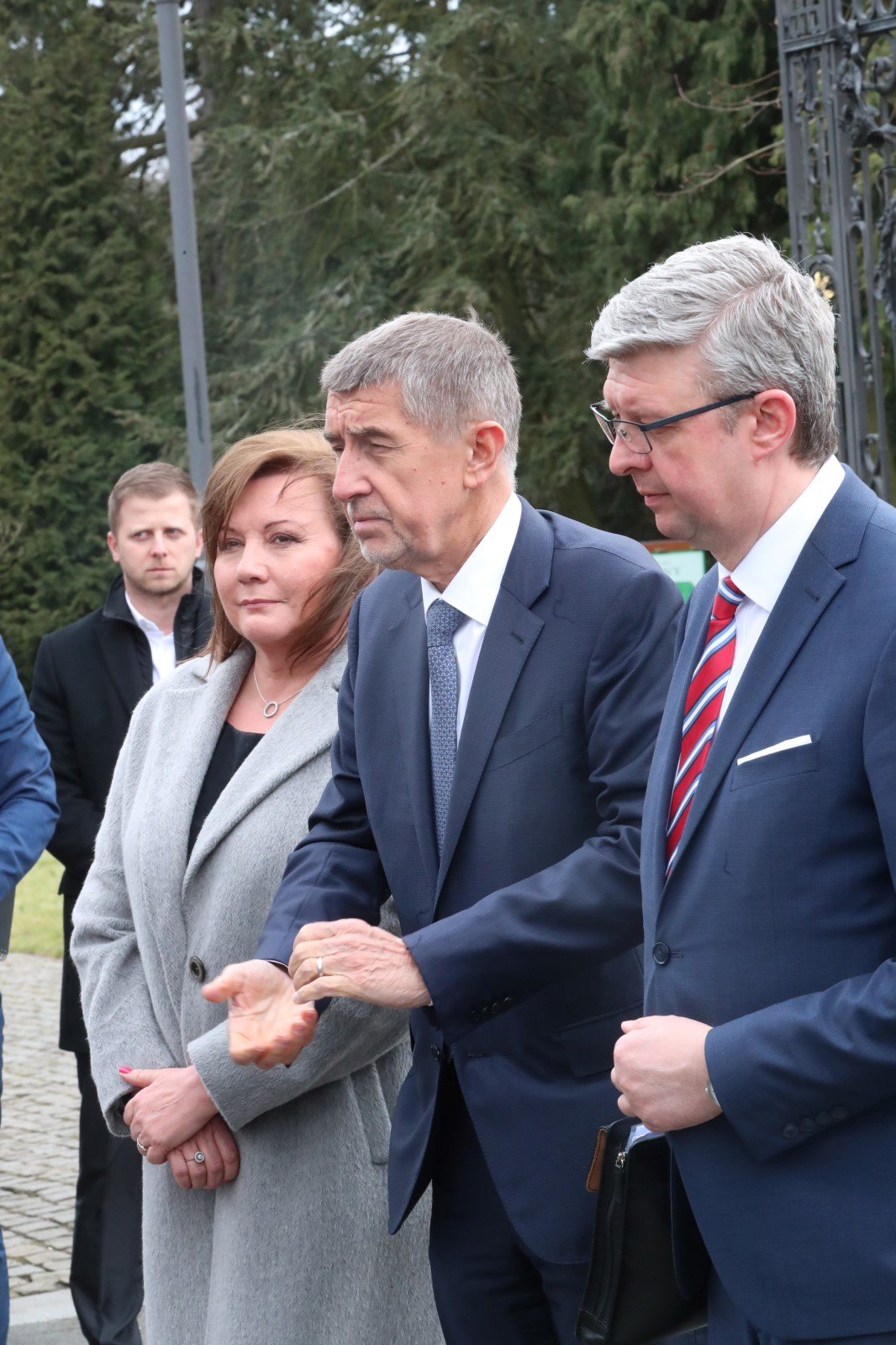 Ministryně financí Alena Schillerová, premiér Andrej Babiš a vicepremiér Karel Havlíček po obědě vlády s prezidentem v Lánech. (24.2.2020)