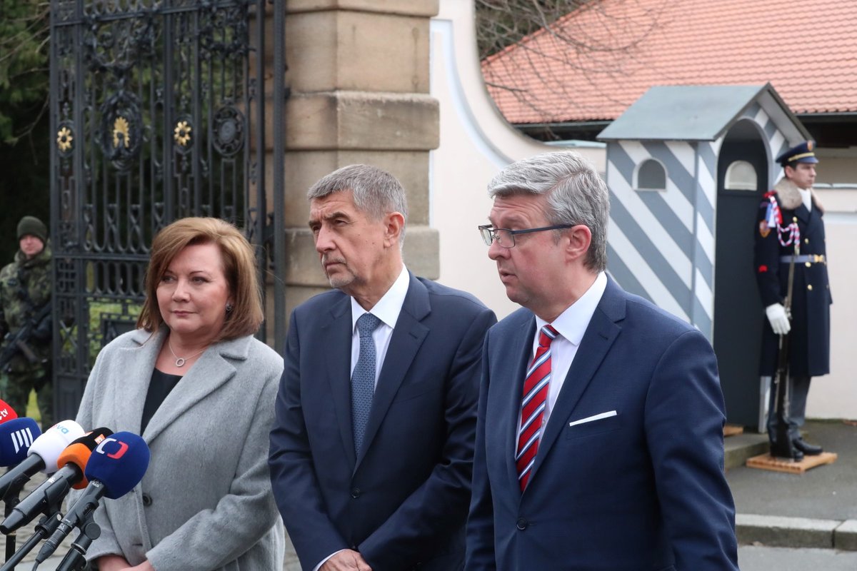 Ministryně financí Alena Schillerová, premiér Andrej Babiš a vicepremiér Karel Havlíček po obědě vlády s prezidentem v Lánech. (24.2.2020)