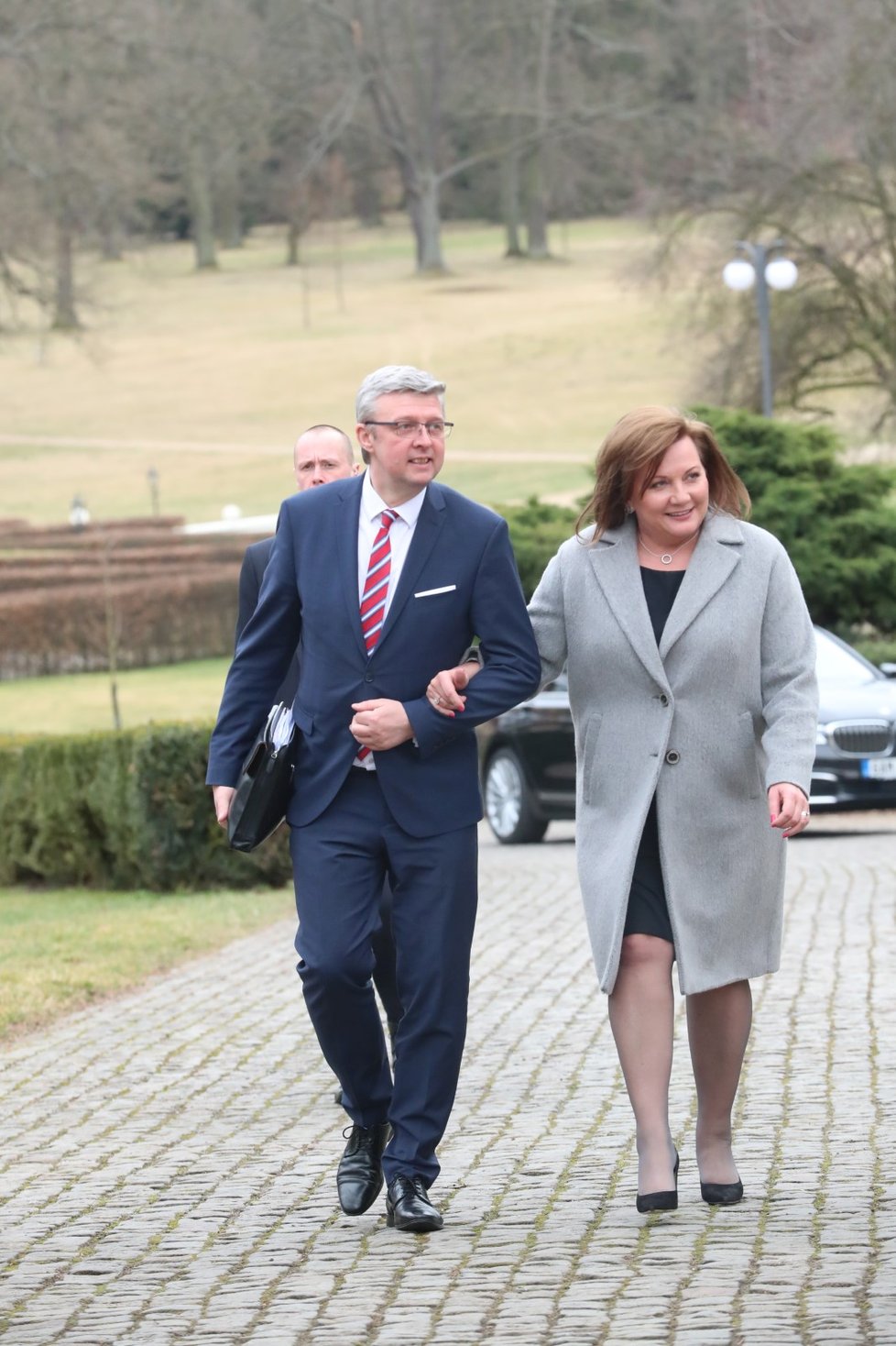 Ministryně financí Alena Schillerová a vicepremiér Karel Havlíček po obědě vlády s prezidentem v Lánech (24. 2. 2020)