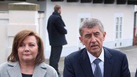 Ministryně financí Alena Schillerová a premiér Andrej Babiš po obědě vlády s prezidentem v Lánech. (24.2.2020)