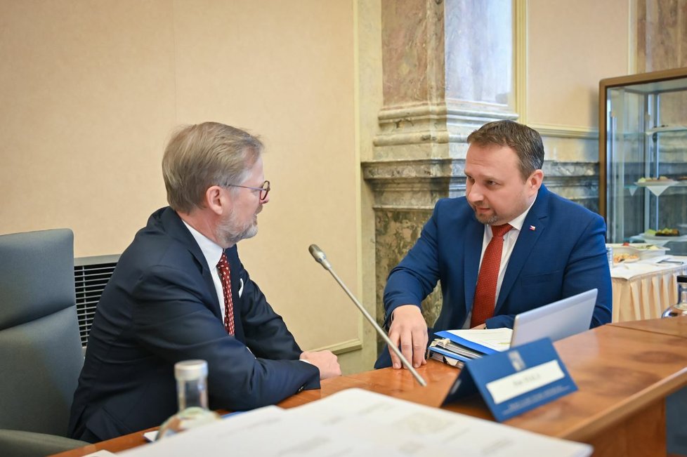 Jednání vlády: Ministr práce a sociálních věcí Marian Jurečka a premiér Petr Fiala (15.2.2022)