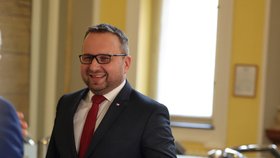 Ministr práce a sociálních věcí Marian Jurečka při příchodu na jednání vlády. (3. 1. 2024)