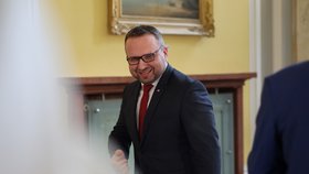 Ministr práce a sociálních věcí Marian Jurečka při příchodu na jednání vlády. 3.1.2024)