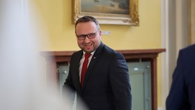 Ministr práce a sociálních věcí Marian Jurečka při příchodu na jednání vlády. 3.1.2024)