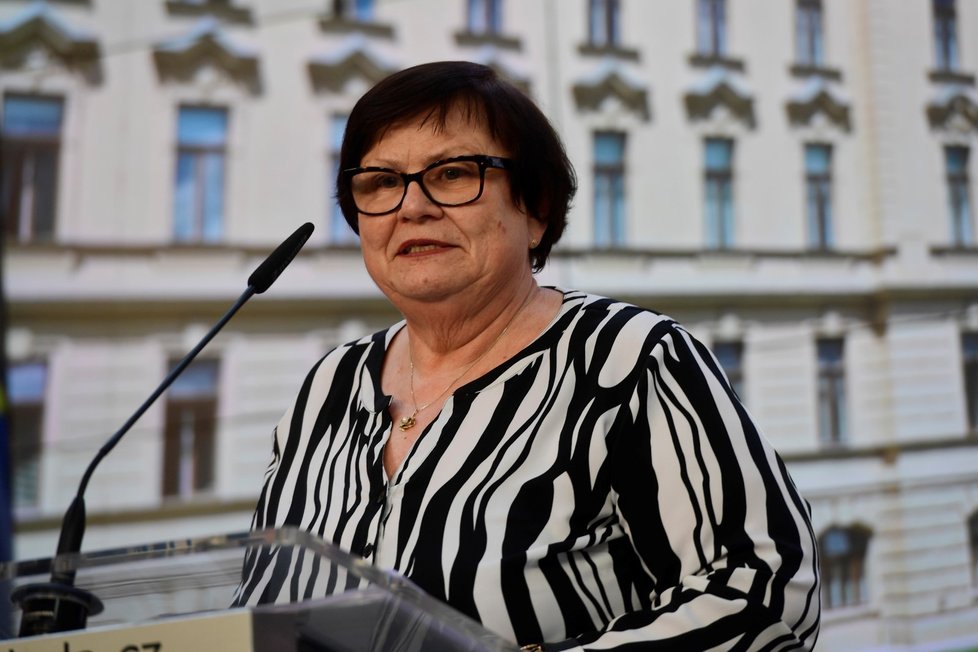 Ministryně spravedlnosti Marie Benešová (za ANO) na tiskové konferenci po jednání vlády (13. 7. 2020)
