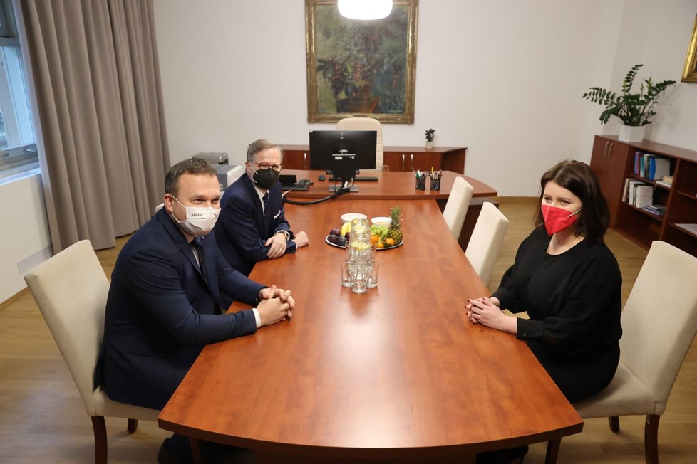 Jana Maláčová předala ministerstvo práce a sociálních věcí svému nástupci Marianu Jurečkovi. (17.12.2021)