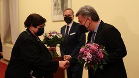 Marie Benešová předává ministerstvo spravedlnosti Pavlu Blažkovi. Do úřadu ho doprovodil premiér Petr Fiala.