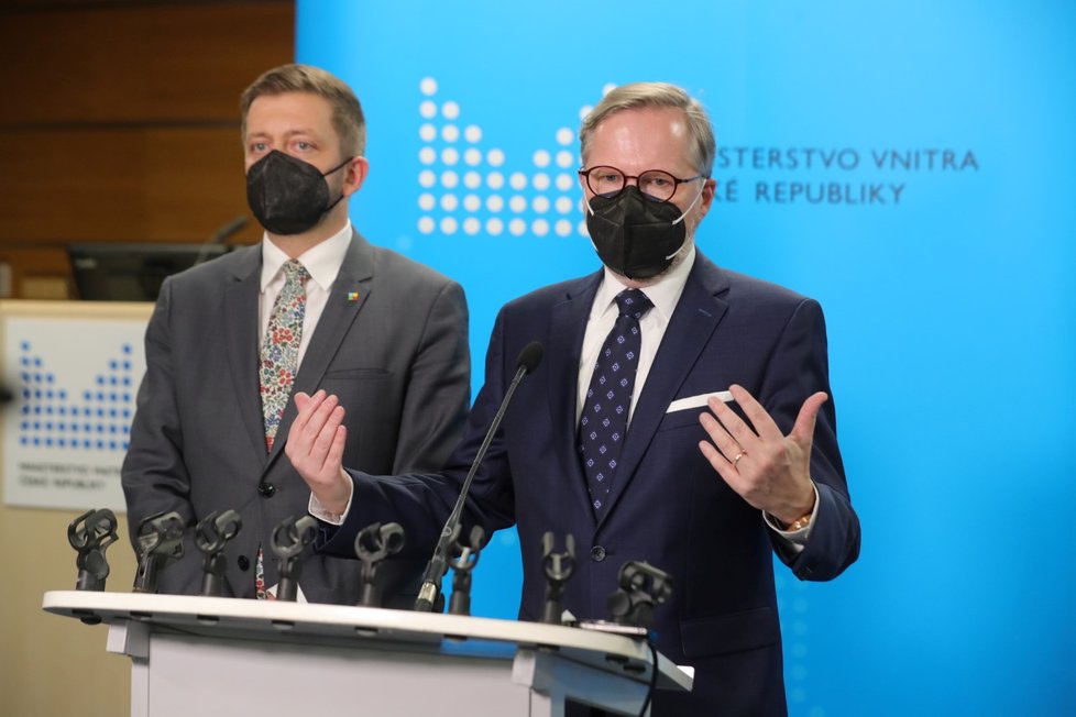 Premiér Petr Fiala na tiskové konferenci poté, co uvedl do funkce ministra vnitra Víta Rakušana (17.12.2021)