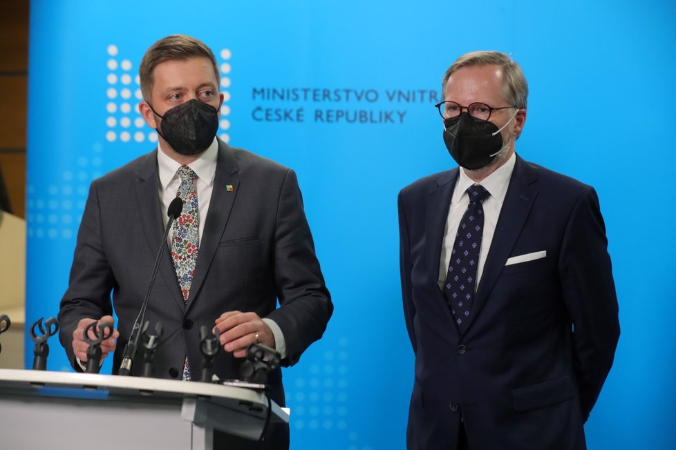 Premiér Petr Fiala na tiskové konferenci poté, co uvedl do funkce ministra vnitra Víta Rakušana (17. 12. 2021).