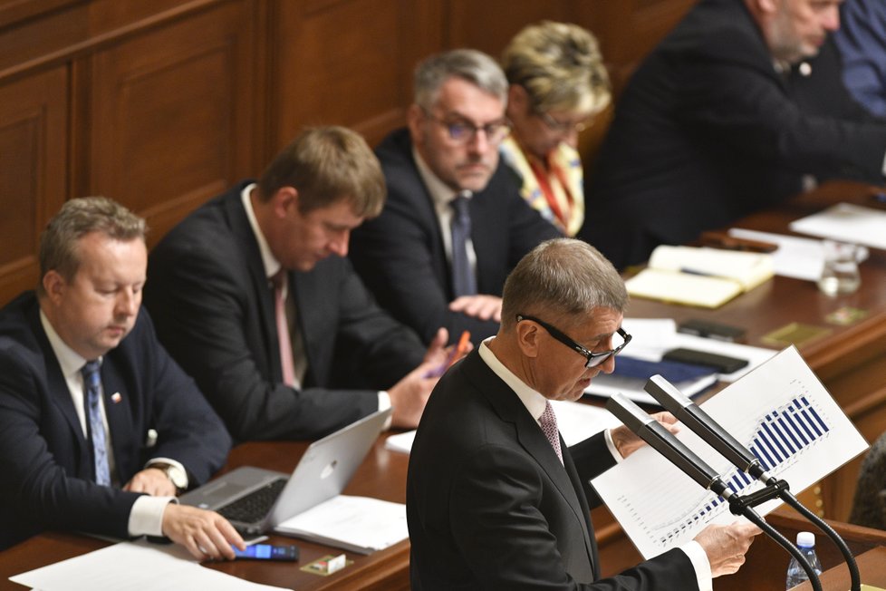 Vláda pravděpodobně bude moci z popudu příslušných ministrů odvolávat ministerské státní tajemníky. V pátek to ve Sněmovně prosadila koalice ANO a ČSSD s pomocí SPD a KSČM. (Ilustrační foto)