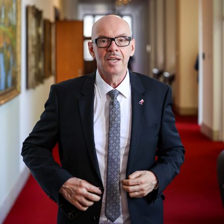 Noční útok a blietzkrieg, znělo na mediálním výboru. Klempíř citoval prezidenta Noční útok a blietzkrieg, znělo na mediálním výboru. Klempíř citoval prezidenta