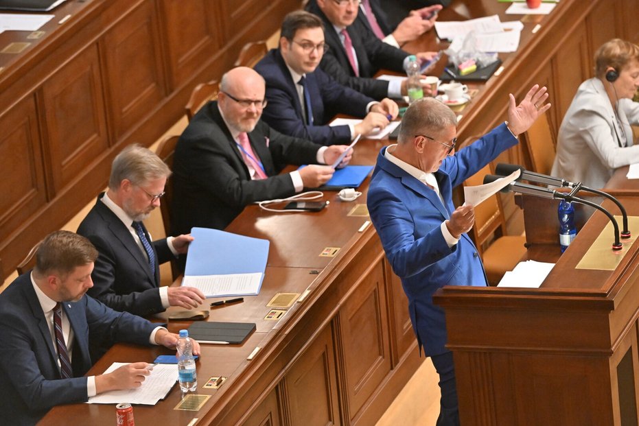 Hlasování o nedůvěře vládě Petra Fialy 1. 9. 2022
