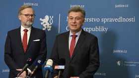 Premiér Petr Fiala (ODS) s ministrem spravedlnosti Pavlem Blažkem. (30.1.2023)