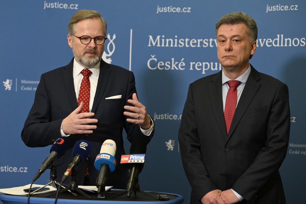 Premiér Petr Fiala (ODS) s ministrem spravedlnosti Pavlem Blažkem. (30.1.2023)