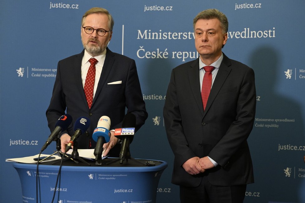 Premiér Petr Fiala (ODS) s ministrem spravedlnosti Pavlem Blažkem. (30.1.2023)
