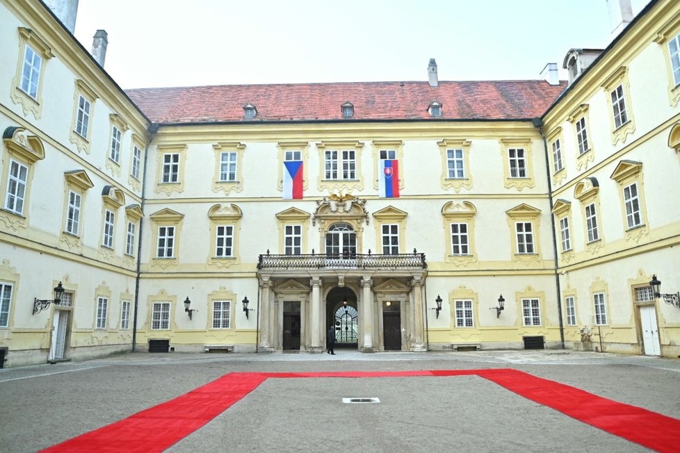 Čeští a slovenští ministři společně jednali na zámku Valtice.